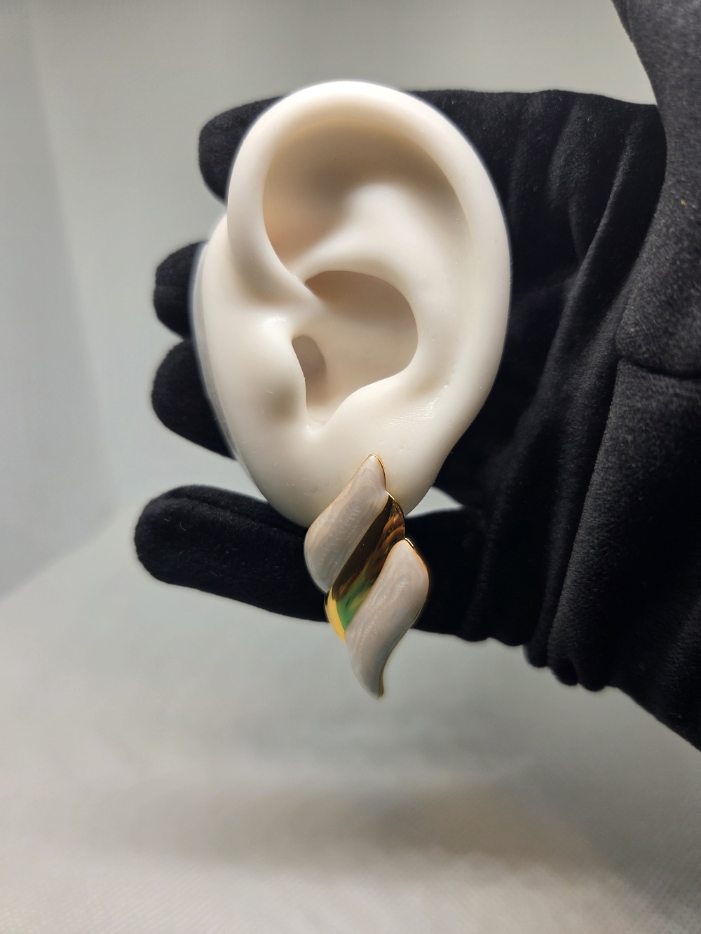 White Creamy Swirl Stud Earrings In Stainless Steel